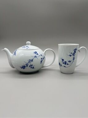 Weimar Porzellan Germany White Cobalt Blue Floral Teapot Mug Set Tea for One